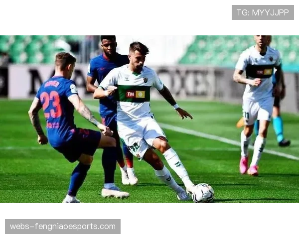 特写镜头下,加的斯后腰阿尔卡拉斯连续三次成功拦截后的怒吼